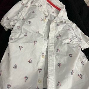 I’m selling a button up shirt